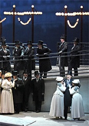 A scene from Massenets Manon / © Photo by Karen Almond, Met Opera